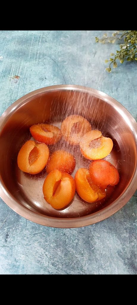 Wir geben sie in einen kleinen Topf mit dem Süßstoff
