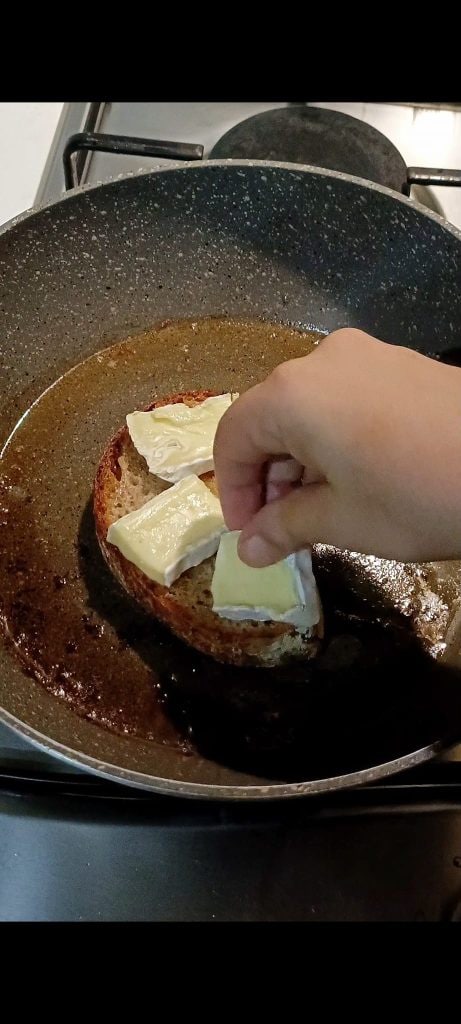 Mit Brie bedecken