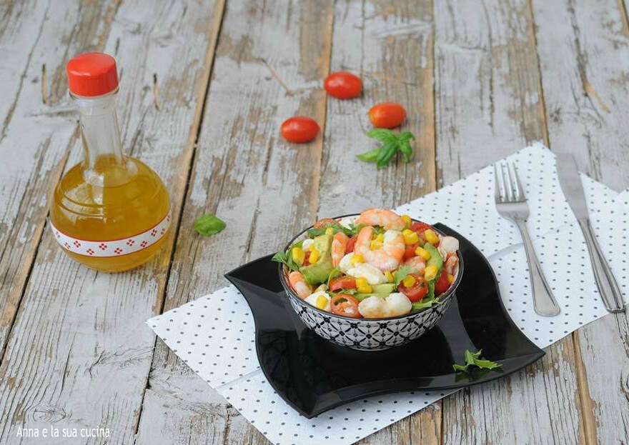Gemischter Salat mit Avocado