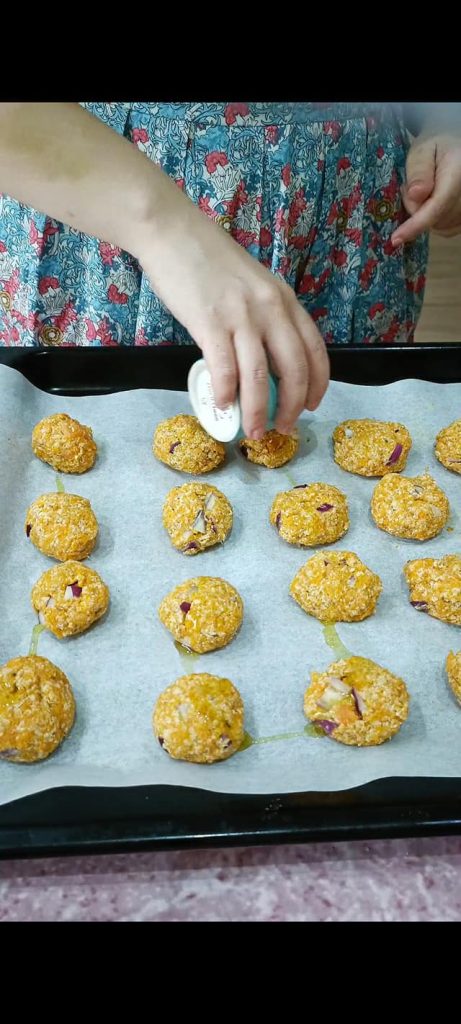 Wir würzen mit Öl und backen 30 Minuten bei 180°