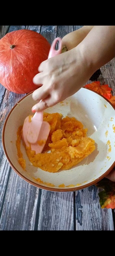 Wir vereinen das Kürbispüree mit dem Kartoffelpüree