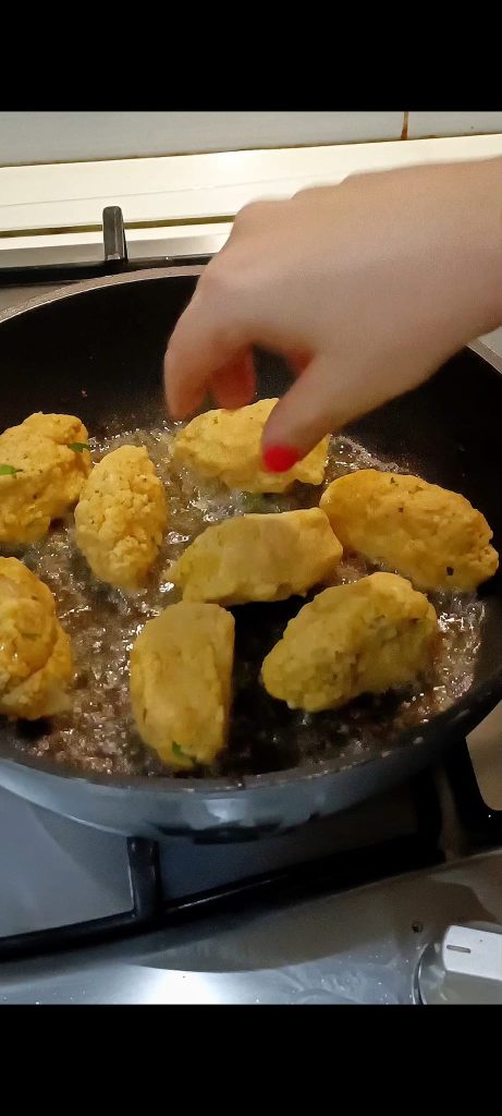 Wir braten sie in der Pfanne mit Öl