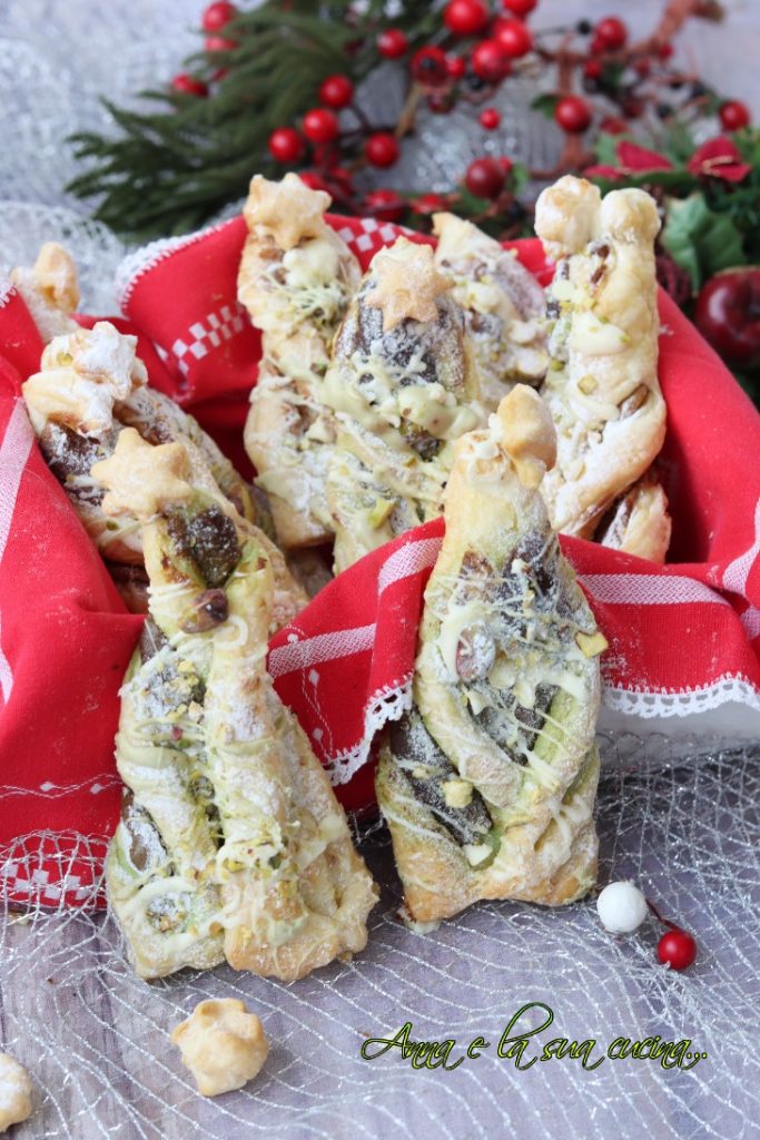 Gefüllte Blätterteigdreiecke Weihnachtsbaum-Süßigkeiten