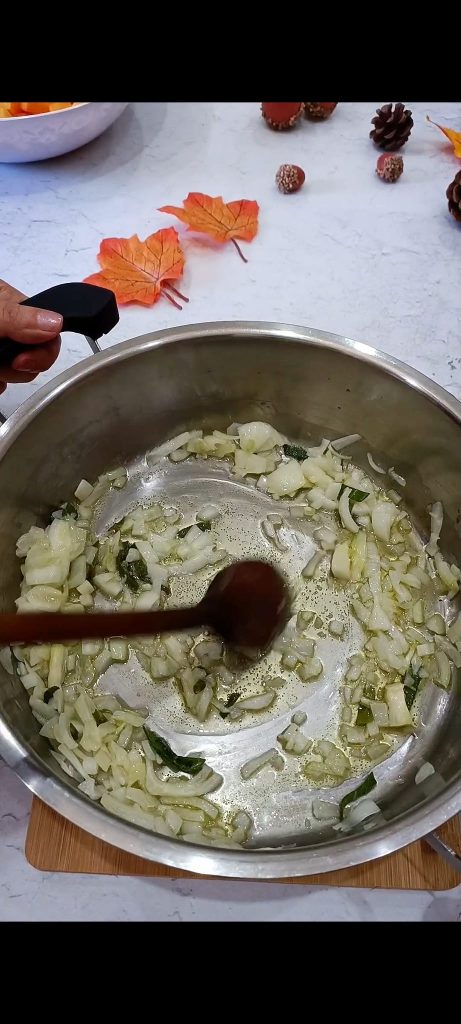 Wir geben sie in einen Topf mit Öl und Butter