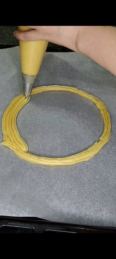 Wir machen einen Kreis aus Brandteig