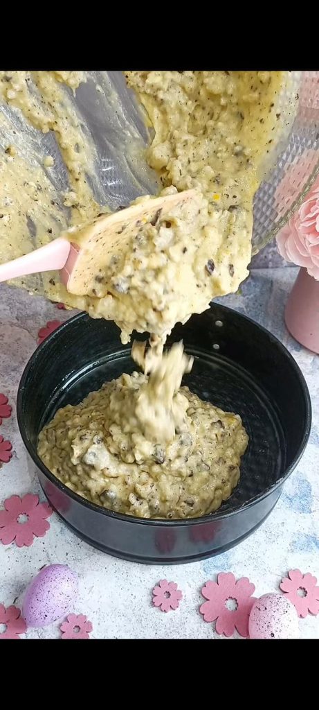 Wir gießen in die Springform für das Backen im Ofen