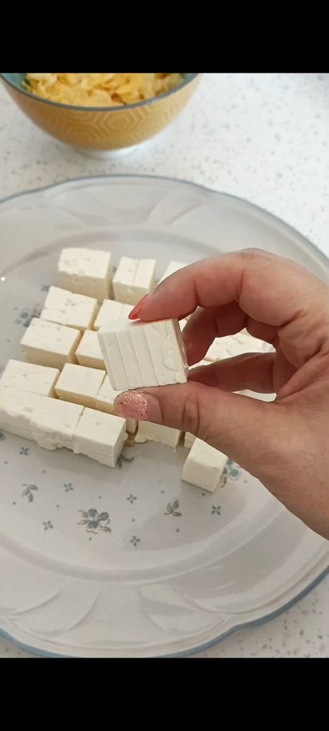 Schneiden wir den Feta in Würfel