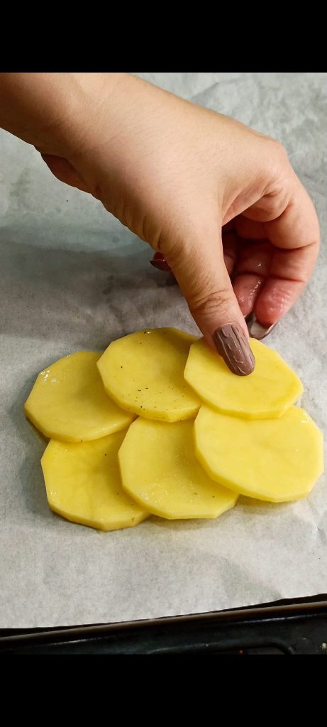 Wir legen sie auf ein mit Backpapier ausgelegtes Blech