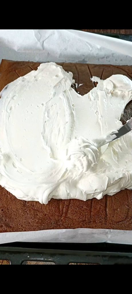 Wir füllen die Rolle mit der Creme