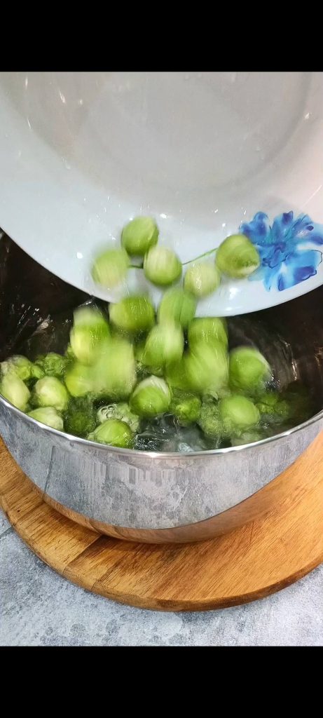 Wir kochen den Rosenkohl
