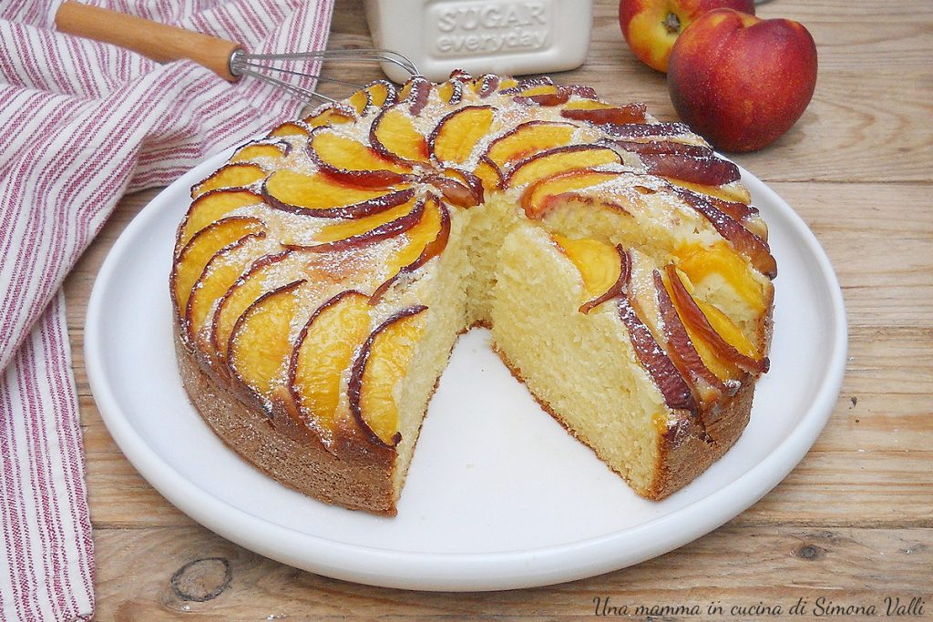 5-Minuten-Kuchen mit Ricotta und Pfirsichen