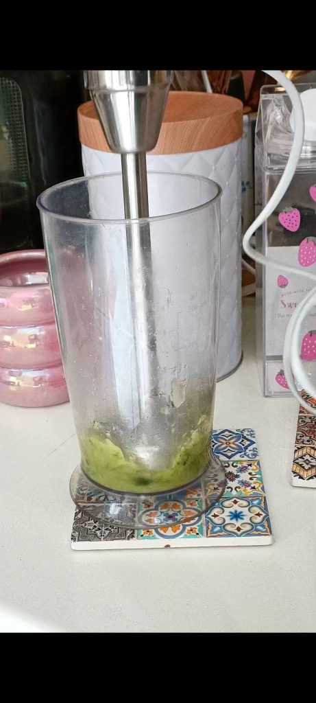 Wir pürieren einen Teil der Zucchini