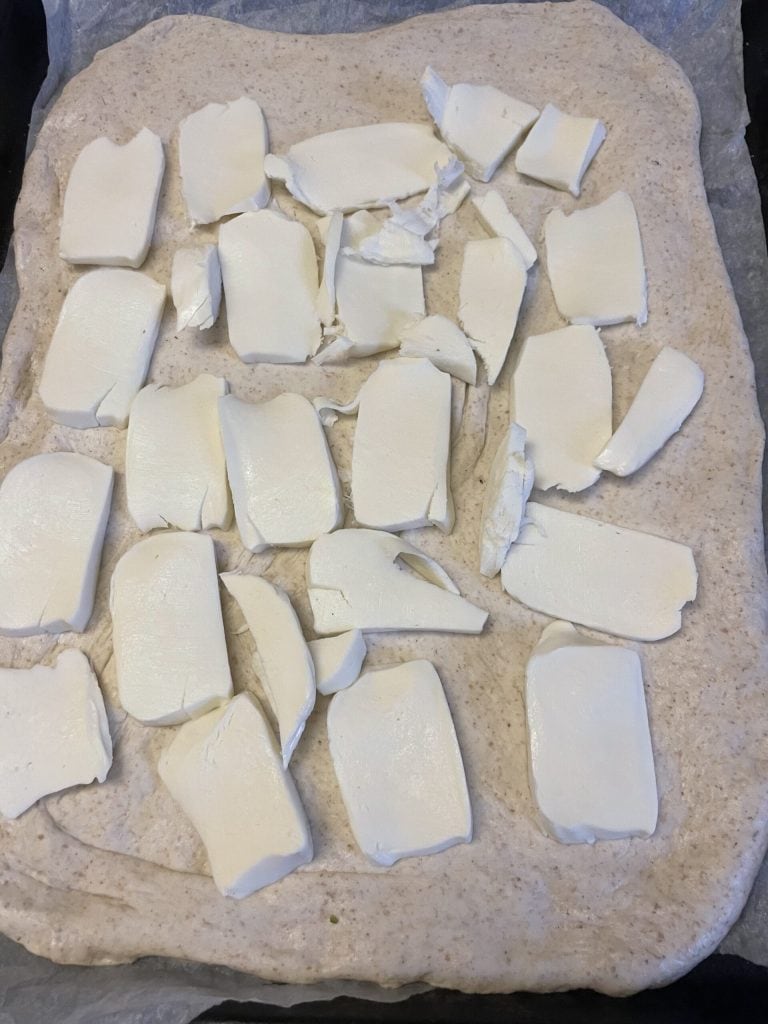 Mozzarella auf Teig