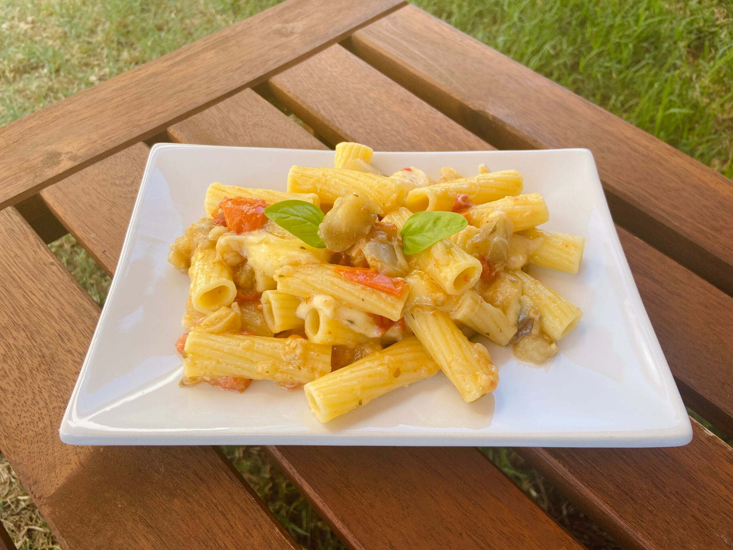 Rigatoni mit Auberginen und Fontina