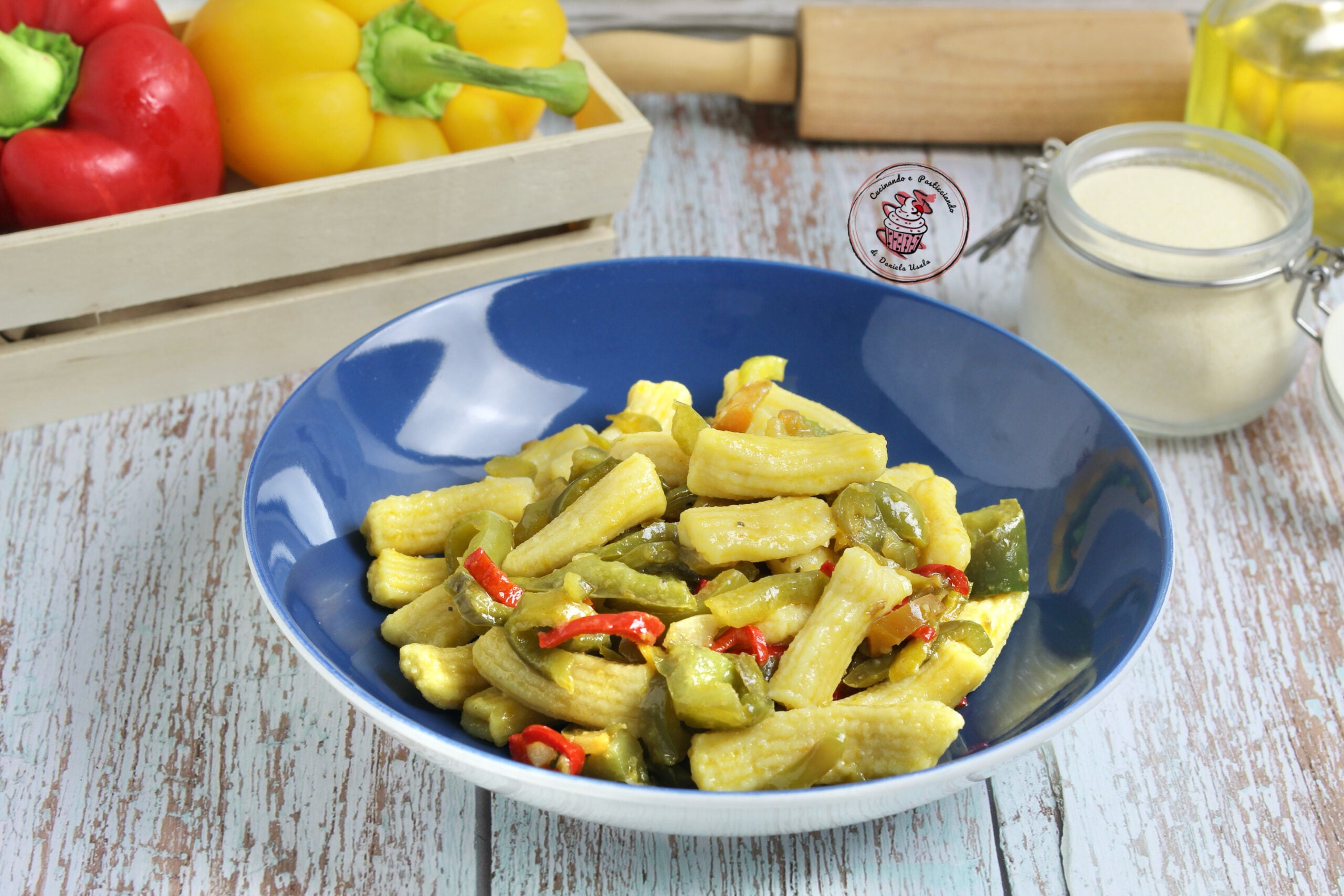 Frische Pasta mit Safran und Paprika