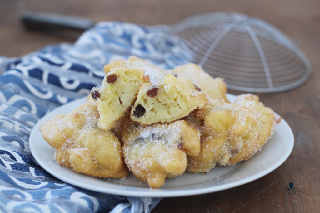 APFEL- UND ROSINENPFANNKUCHEN