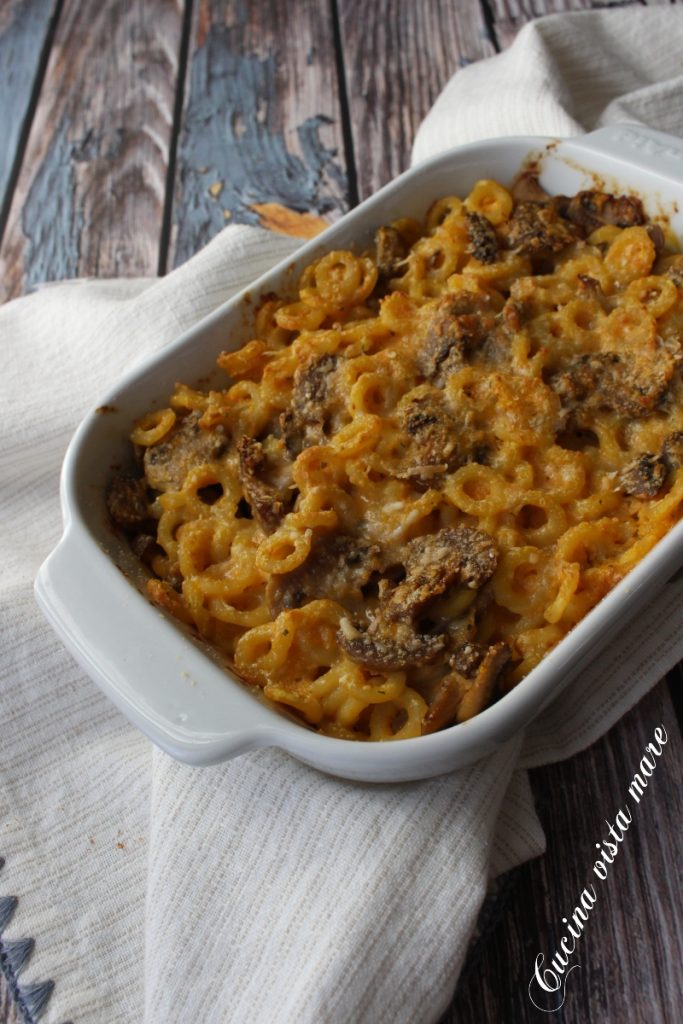 Anelletti aus dem Ofen mit Kürbis und Pilzen Küche mit Meeresblick
