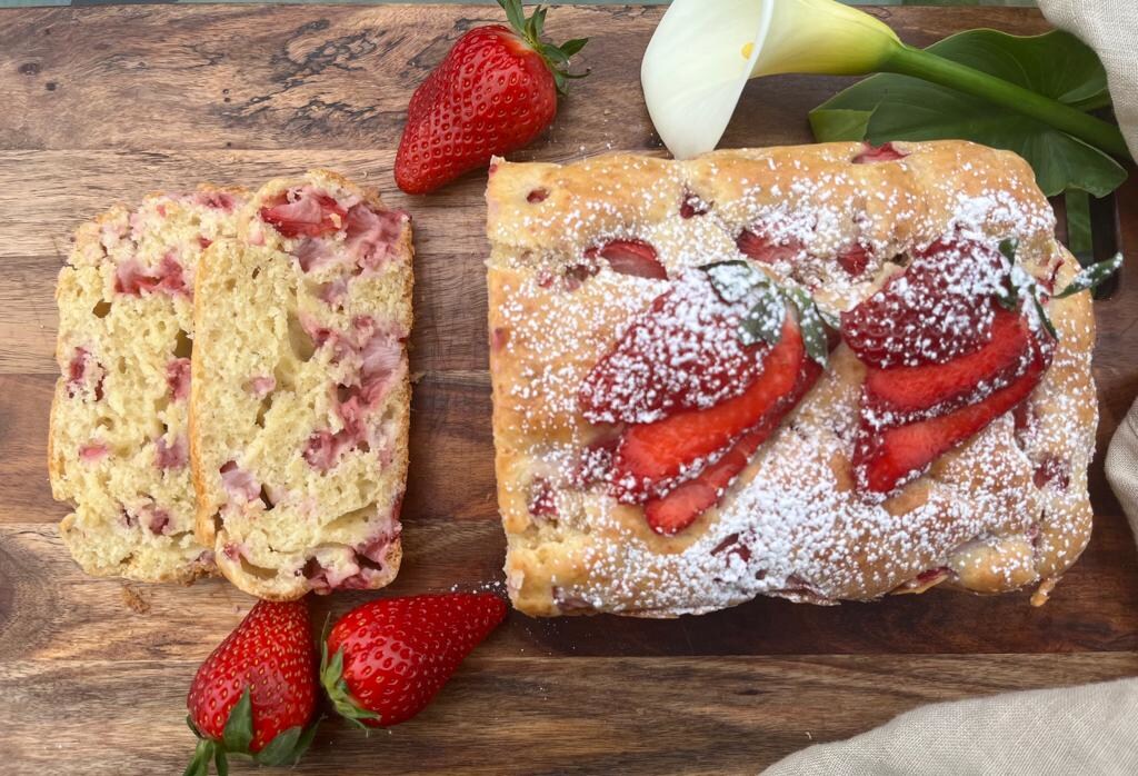 Pflaumenkuchen mit Erdbeeren