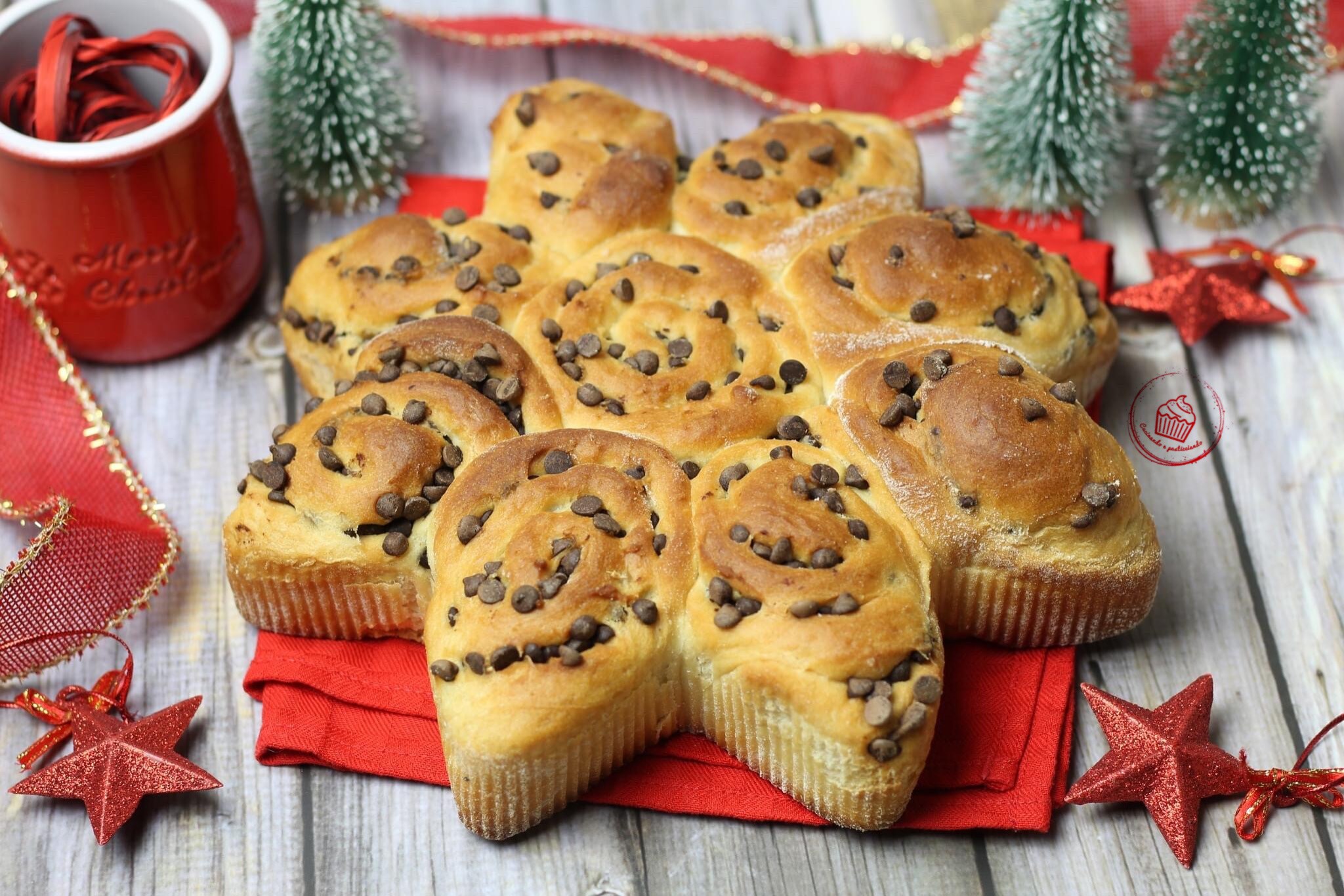 Brioche-Stern mit Schokoladenstückchen