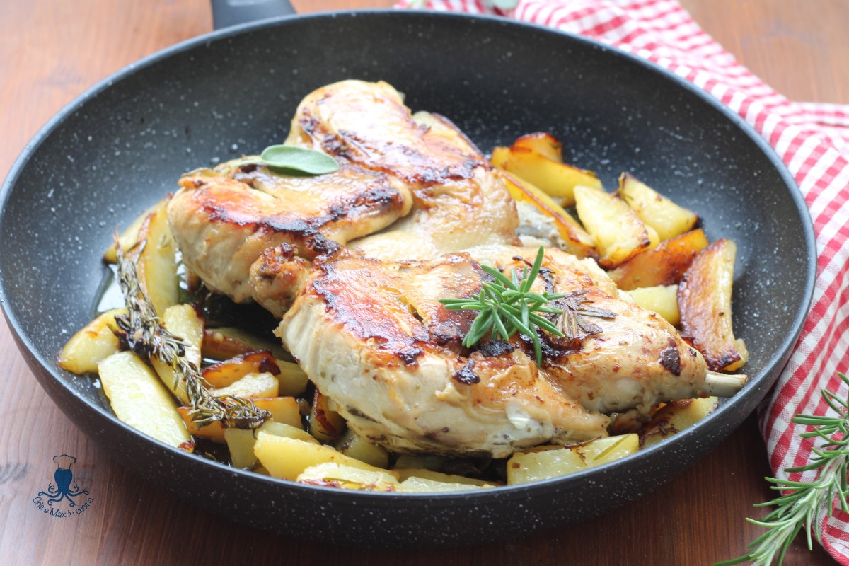 Babi-Hähnchen, typisches Rezept aus dem Piemont mit der Zugabe von Kartoffeln.