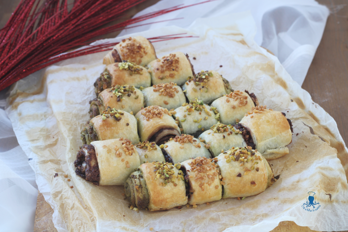 Blätterteigbaum mit Nutella und Pistazien, Weihnachtsrezept mit Videorezept.
