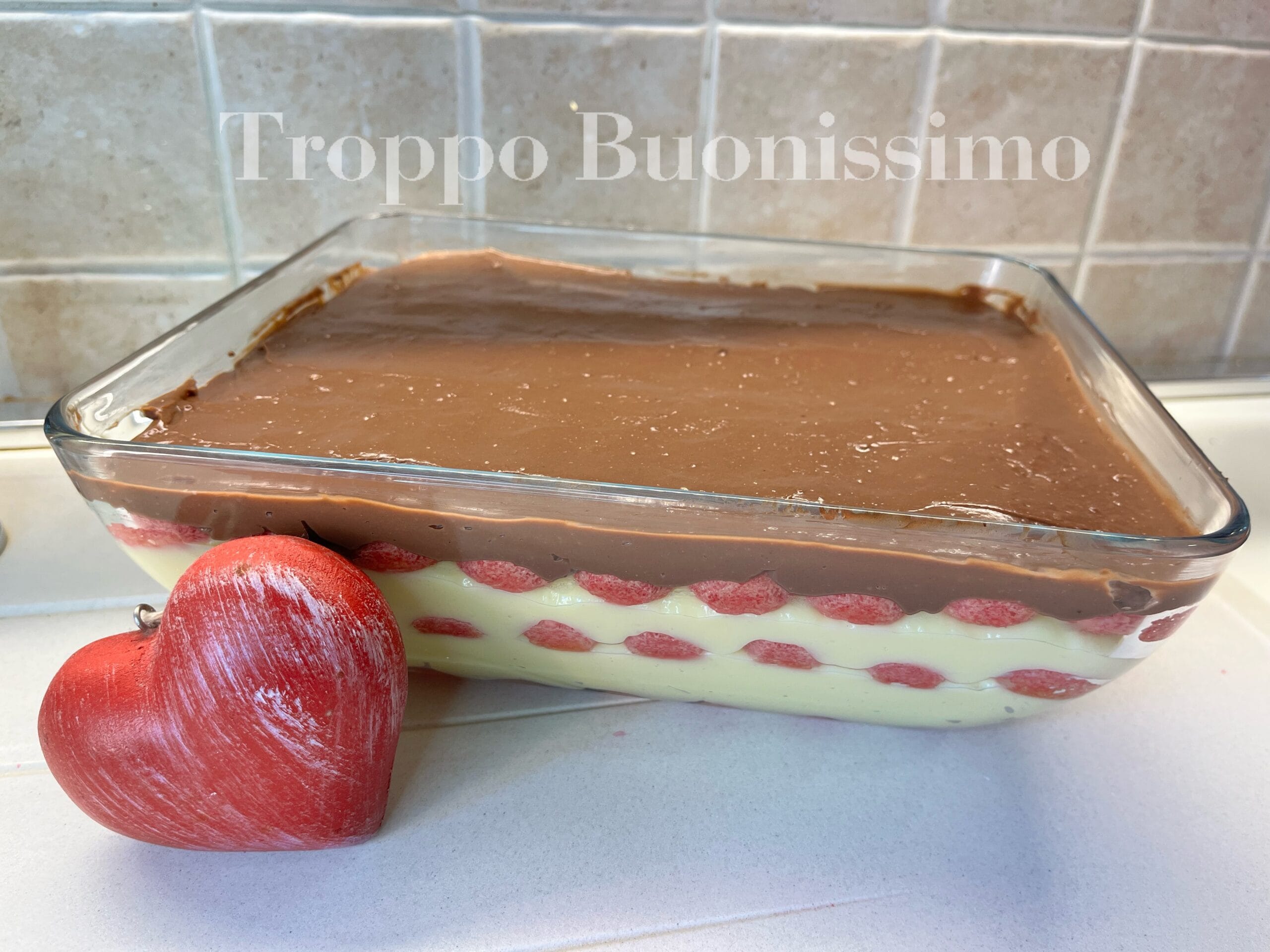 Zuppa inglese mit Löffelbiskuits, Vanillecreme und Alchermes