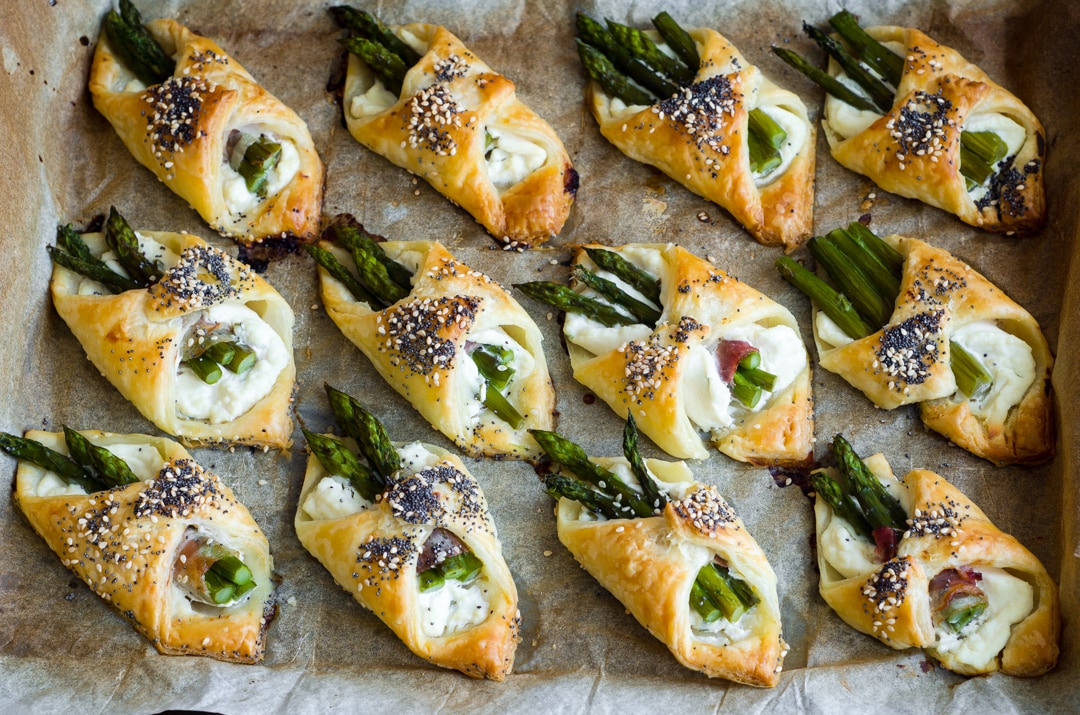 Blätterteiggebäck mit Spargel und Speck, ein einfaches und köstliches Vorspeise!