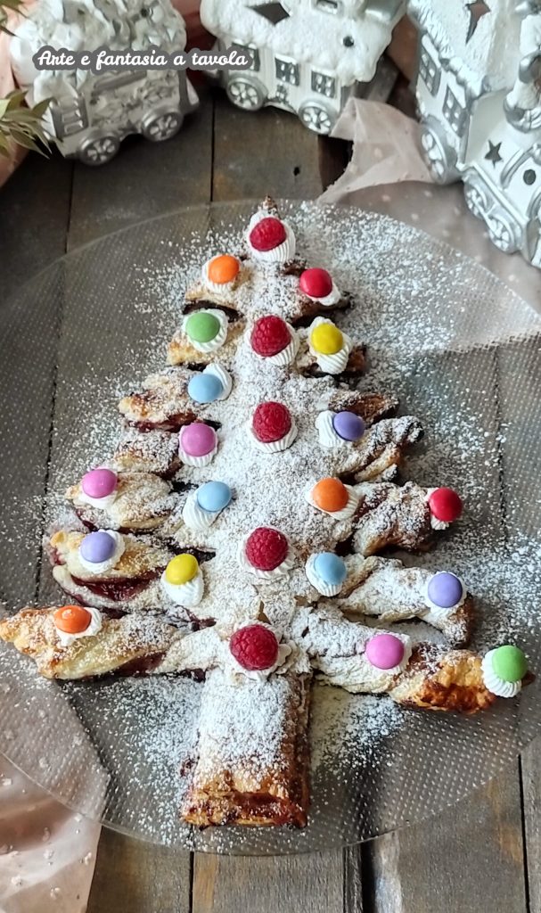 Blätterteigbaum mit Marmelade