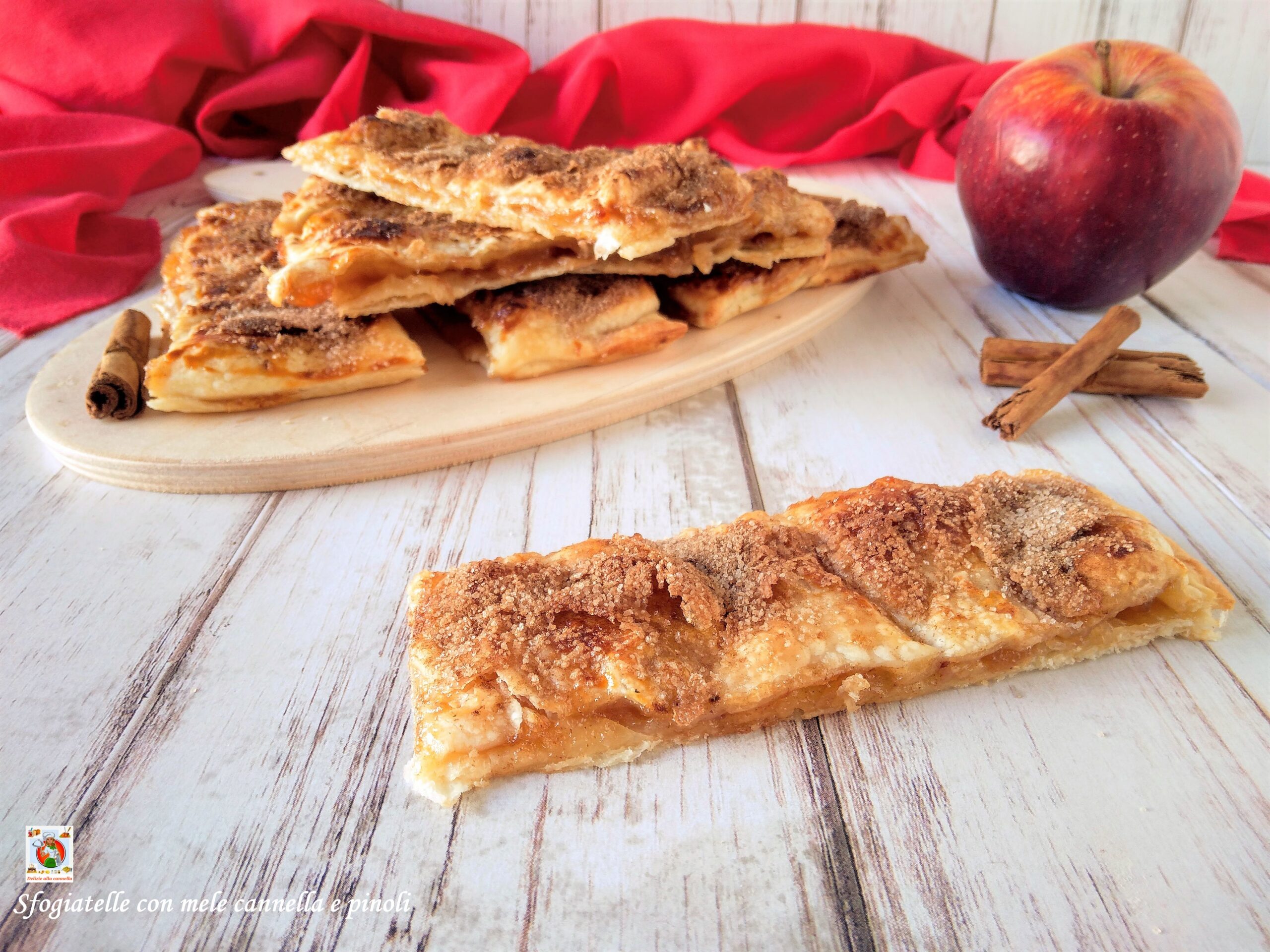 Blätterteig mit Apfel, Zimt und Pinienkernen