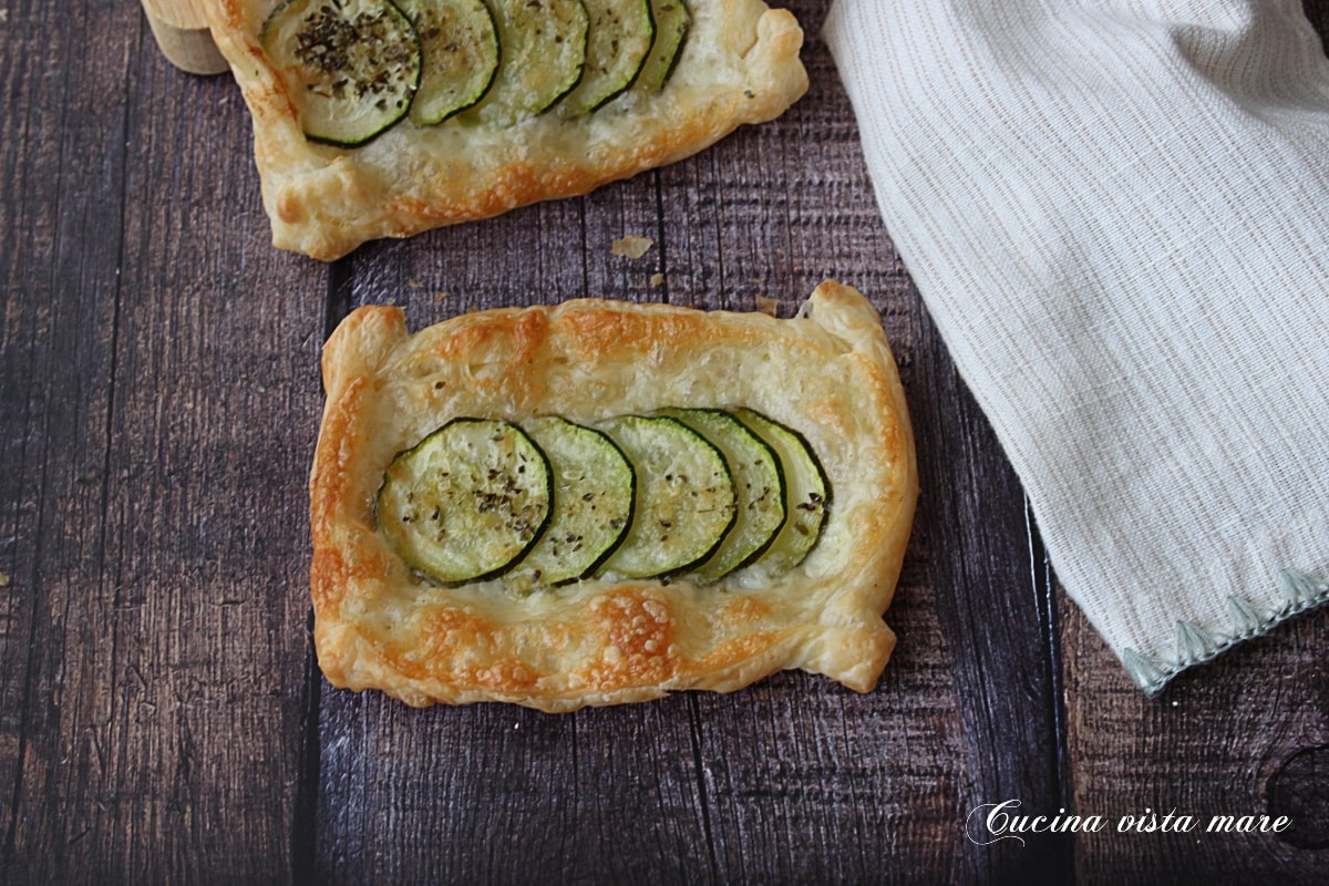 Blätterteiggebäck mit Zucchini