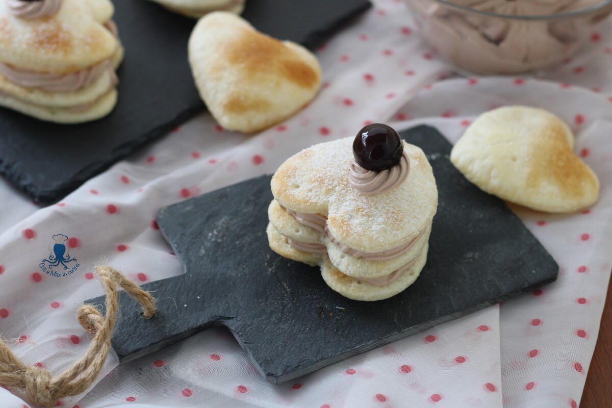 Blätterteigherz mit Sahne und Nutella