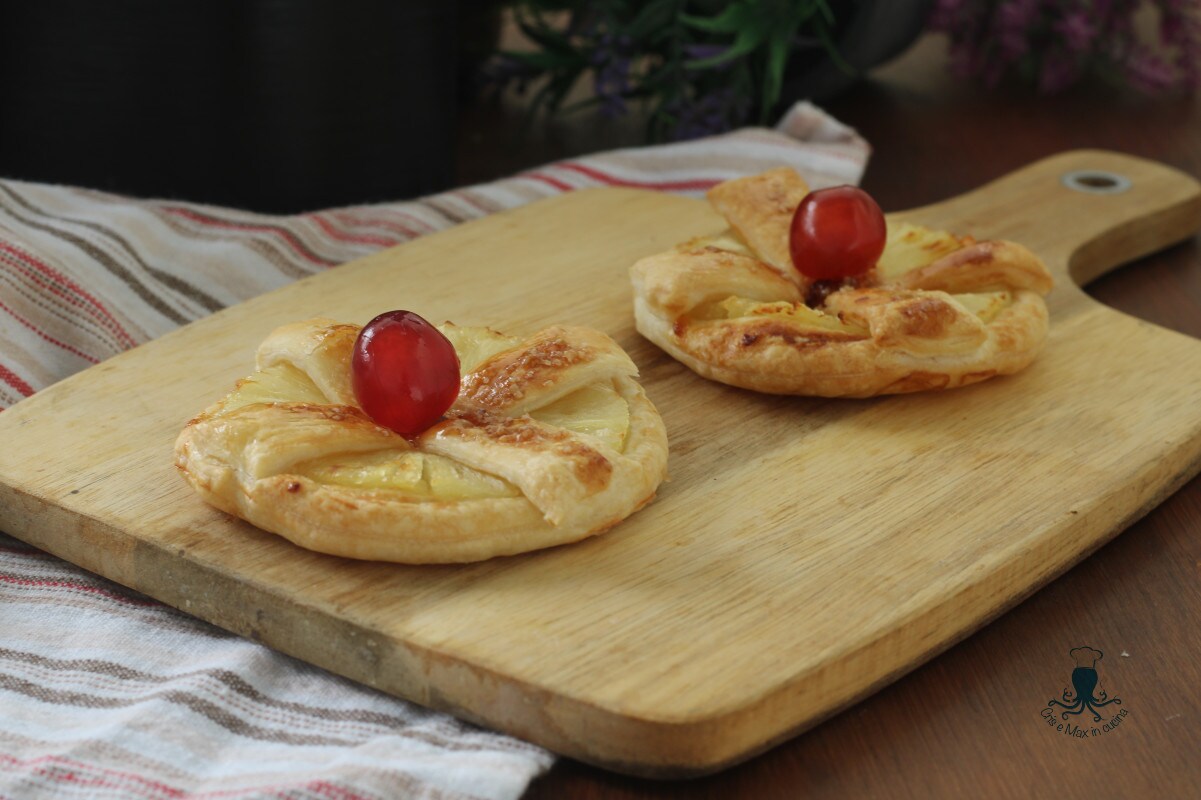 Blätterteigstücke mit Ananas in der Heißluftfritteuse