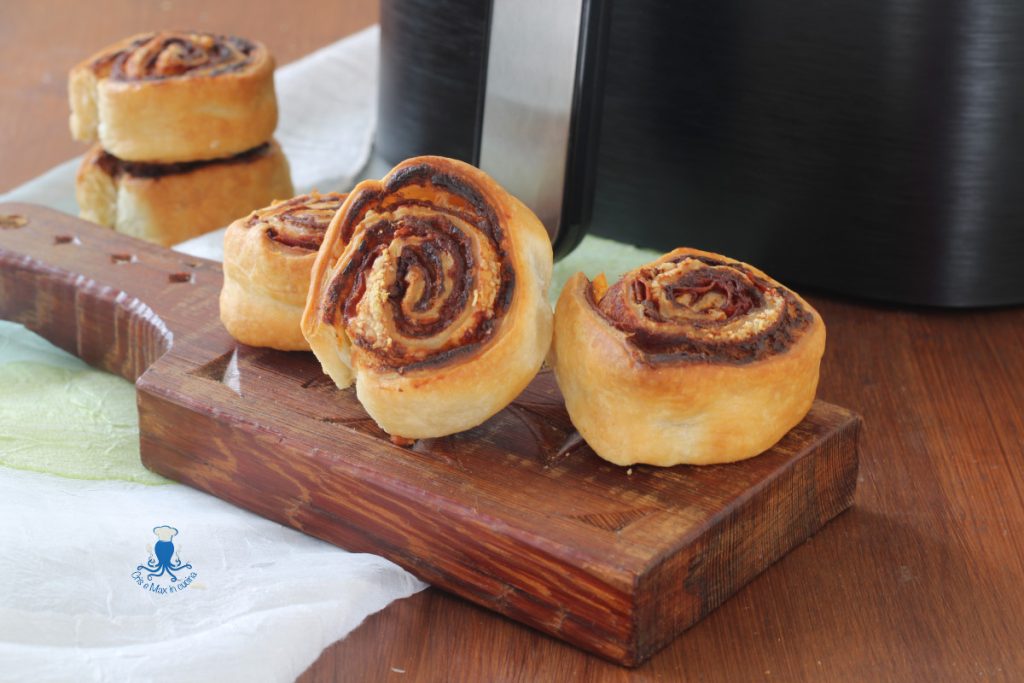 Blätterteig-Schnecken mit rohem Schinken in der Heißluftfritteuse