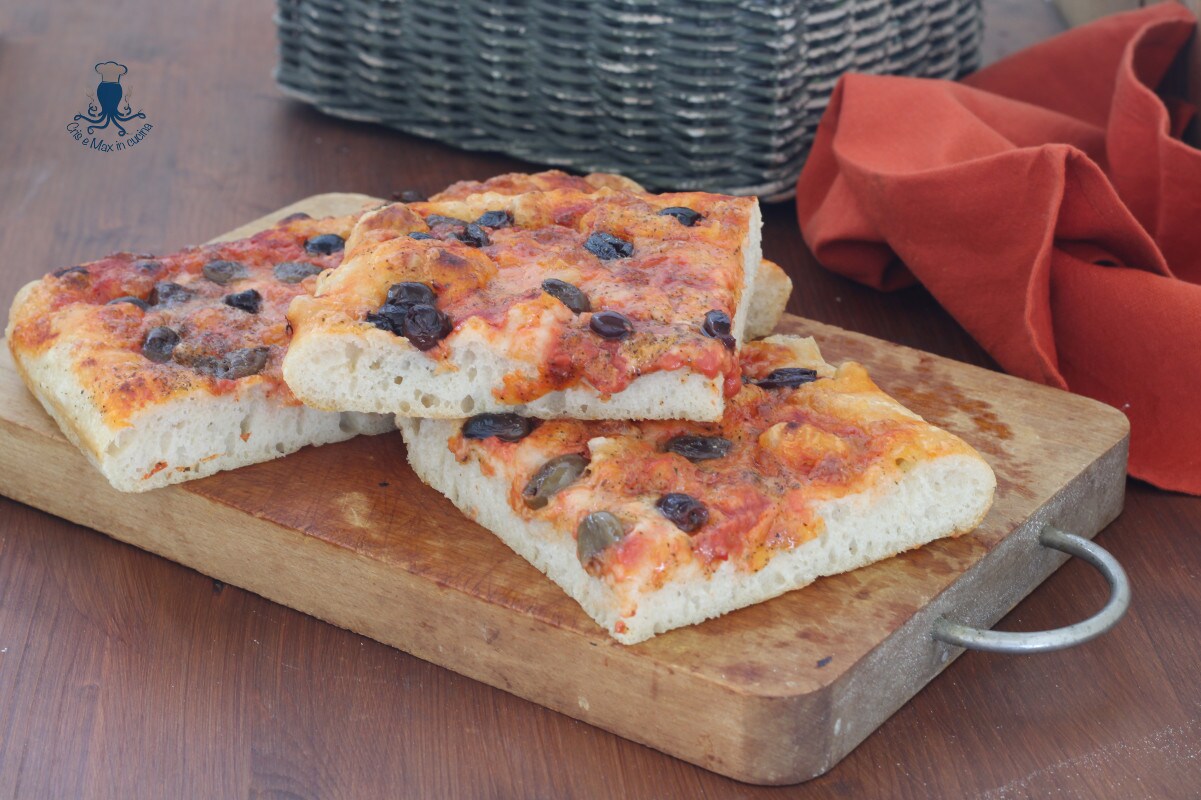 Blechpizza, einfaches und schnelles Rezept.