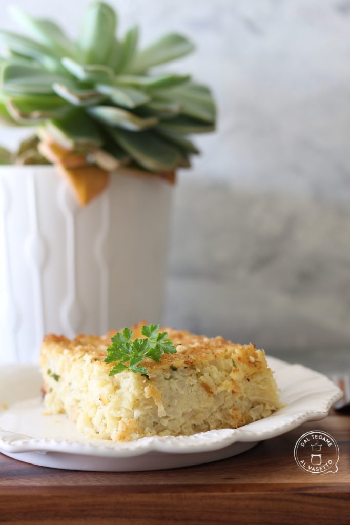leichter Blumenkohlauflauf mit Käse in der Mikrowelle gekocht