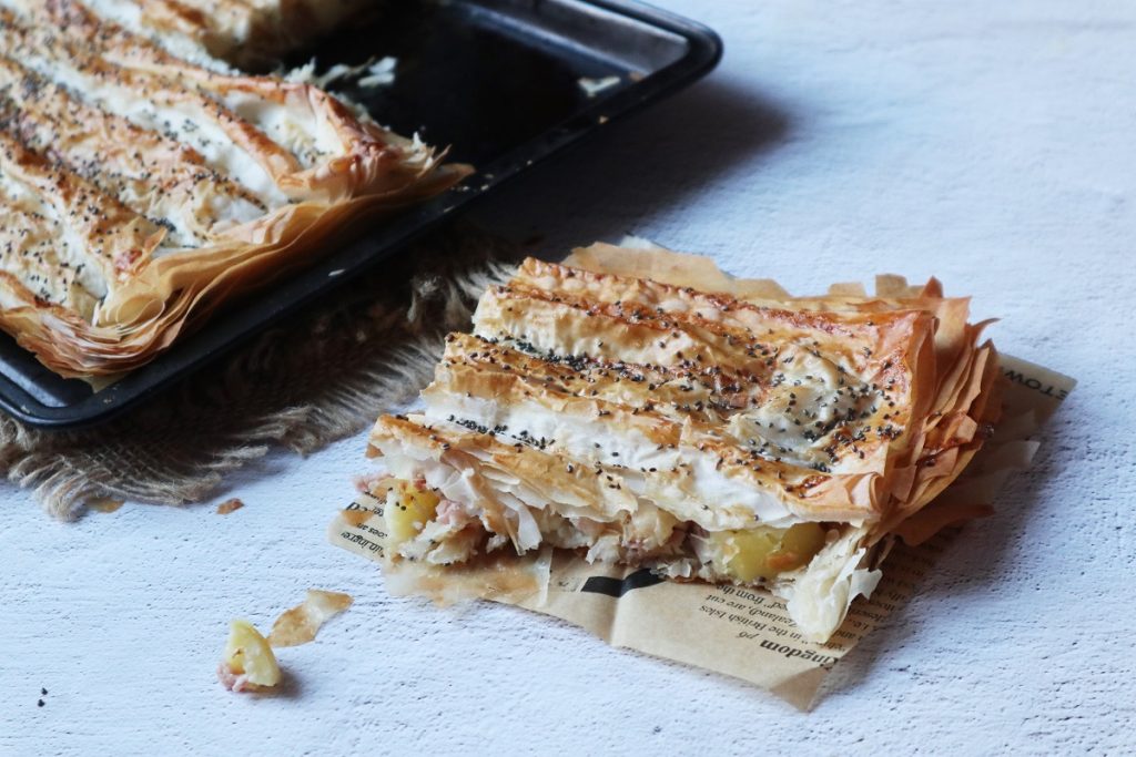 Börek mit Kartoffeln Speck und geräuchertem Scamorza