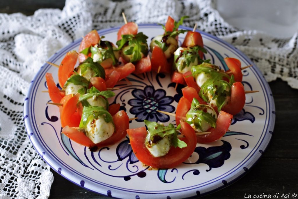 Boote mit Tomaten