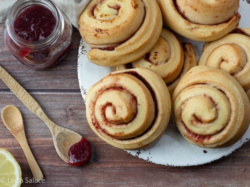 Brioche-Schnecken mit Beeren