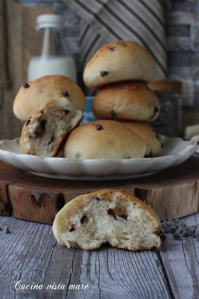 Brötchen mit Schokoladenstückchen Küche mit Meerblick