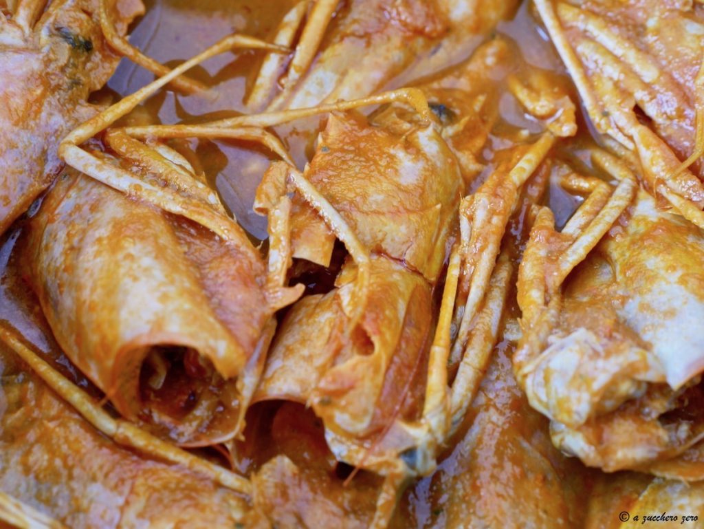 Brühe mit Garnelenköpfen