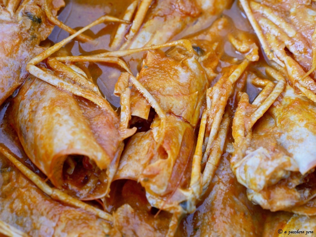 Brühe mit Garnelenköpfen