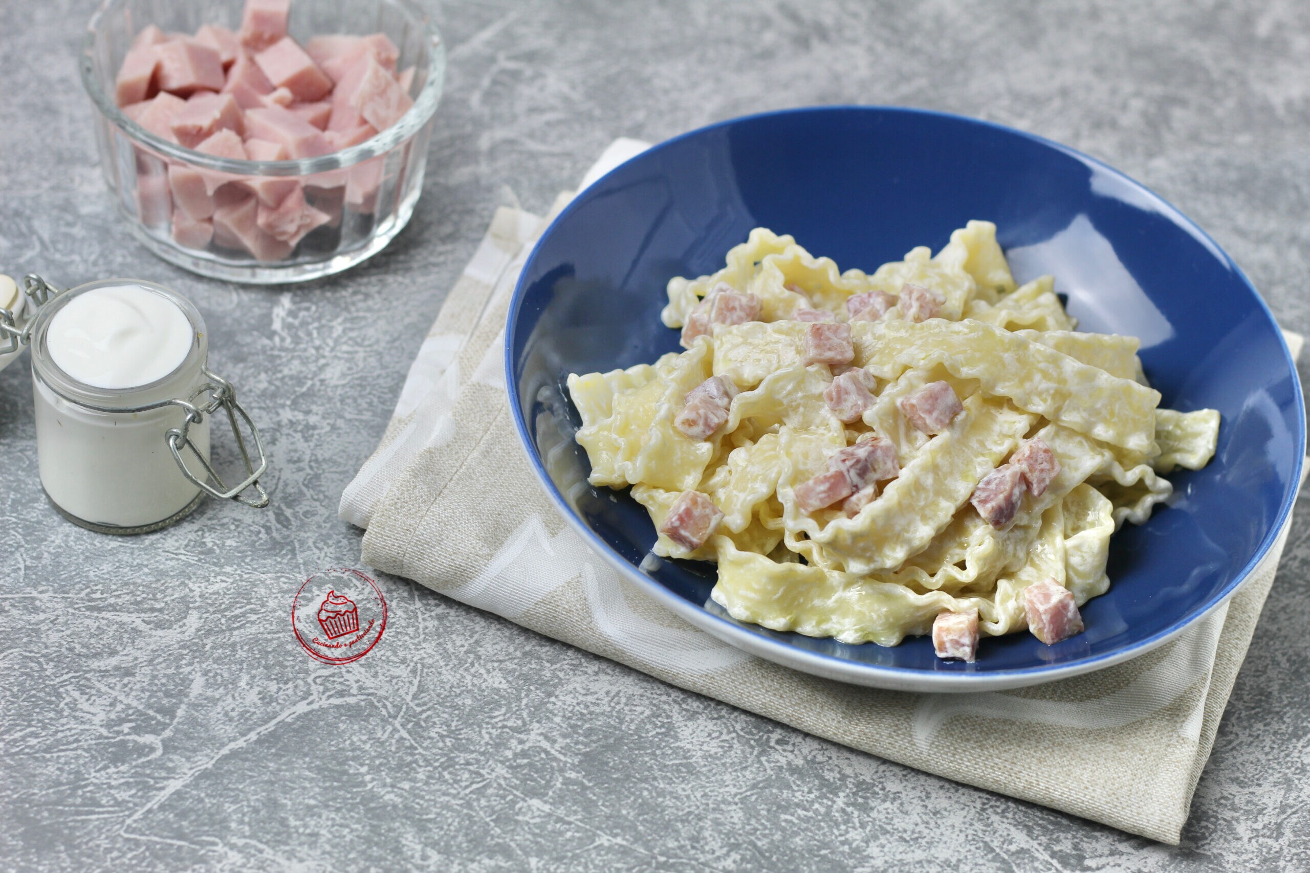 Reginette mit Sahne und Schinken