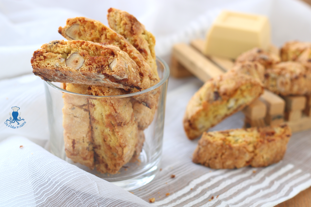 Cantucci mit weißer Schokolade und Haselnüssen, leckeres Rezept