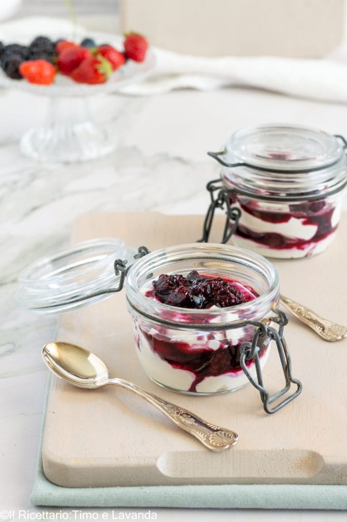 Mascarpone-Chantilly-Creme mit Waldfrüchten