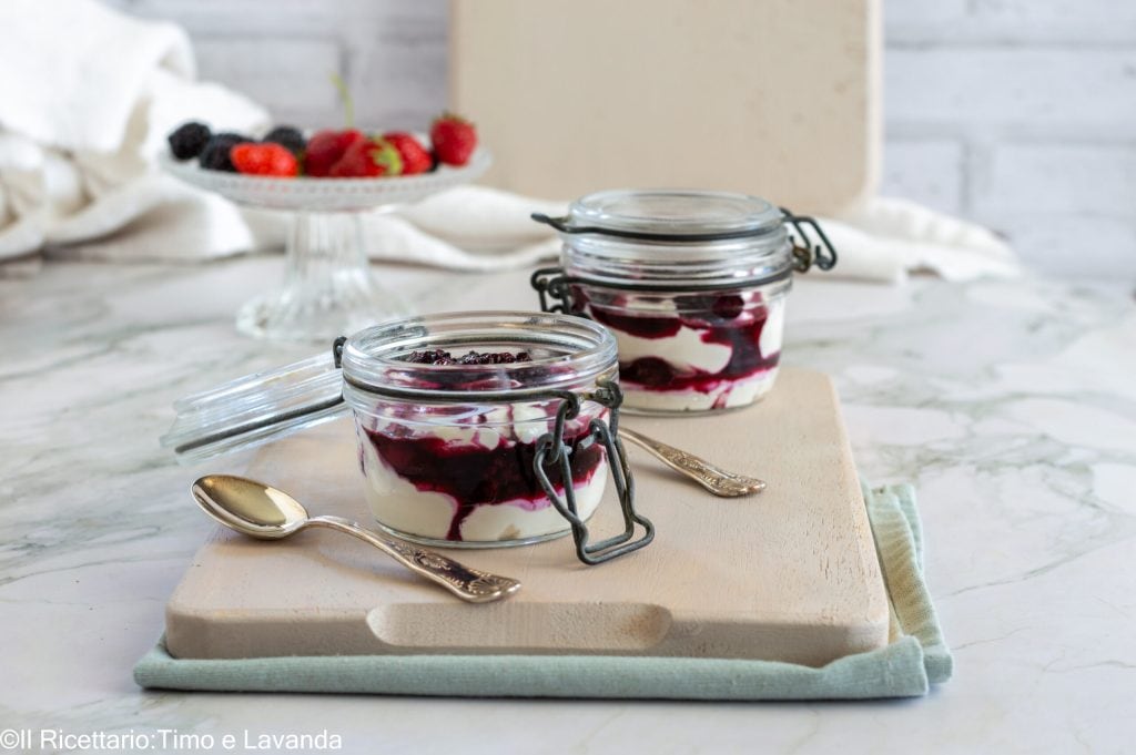 Mascarpone-Chantilly-Creme mit Waldfrüchten