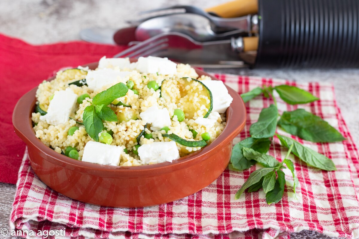 Couscous mit Zucchini und griechischem Feta