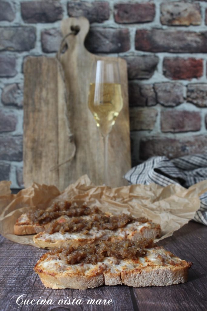 Crostini mit Zwiebelmarmelade Cucina vista mare