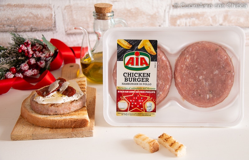Crostoni mit Hamburger, Burrata und getrockneten Tomaten
