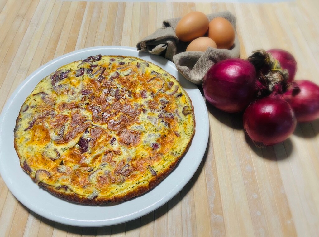 Omelett mit roten Zwiebeln