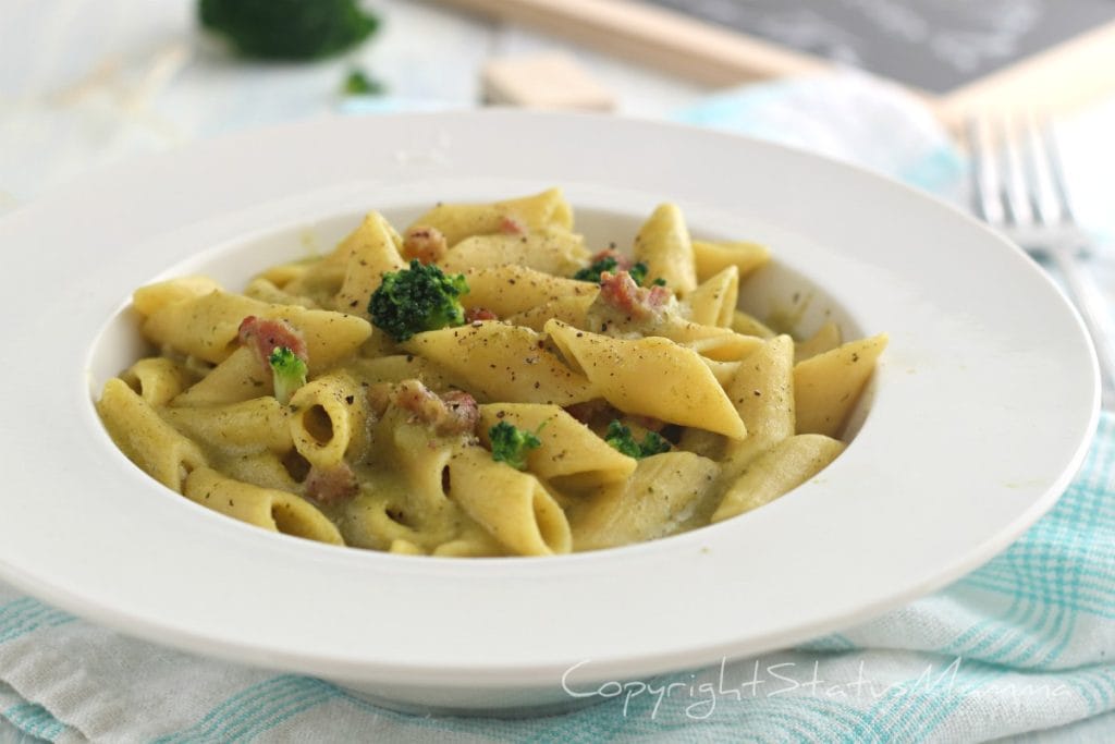 PASTA MIT BROKKOLI UND SPECK CREMIG